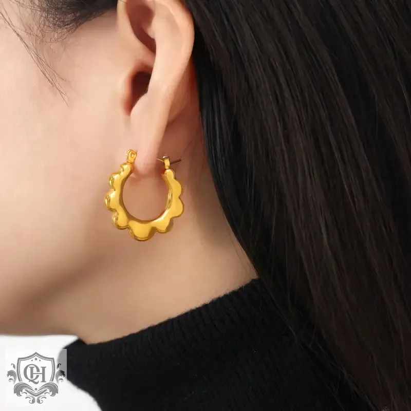18K gold stylish simple U-shaped earrings with sunflower design