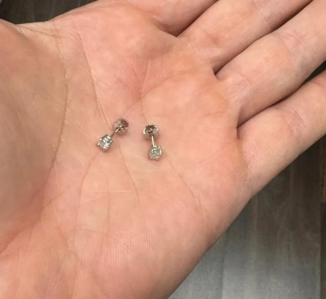18K Solid White Gold 0.30ct.Twt Diamond Screwback Earrings