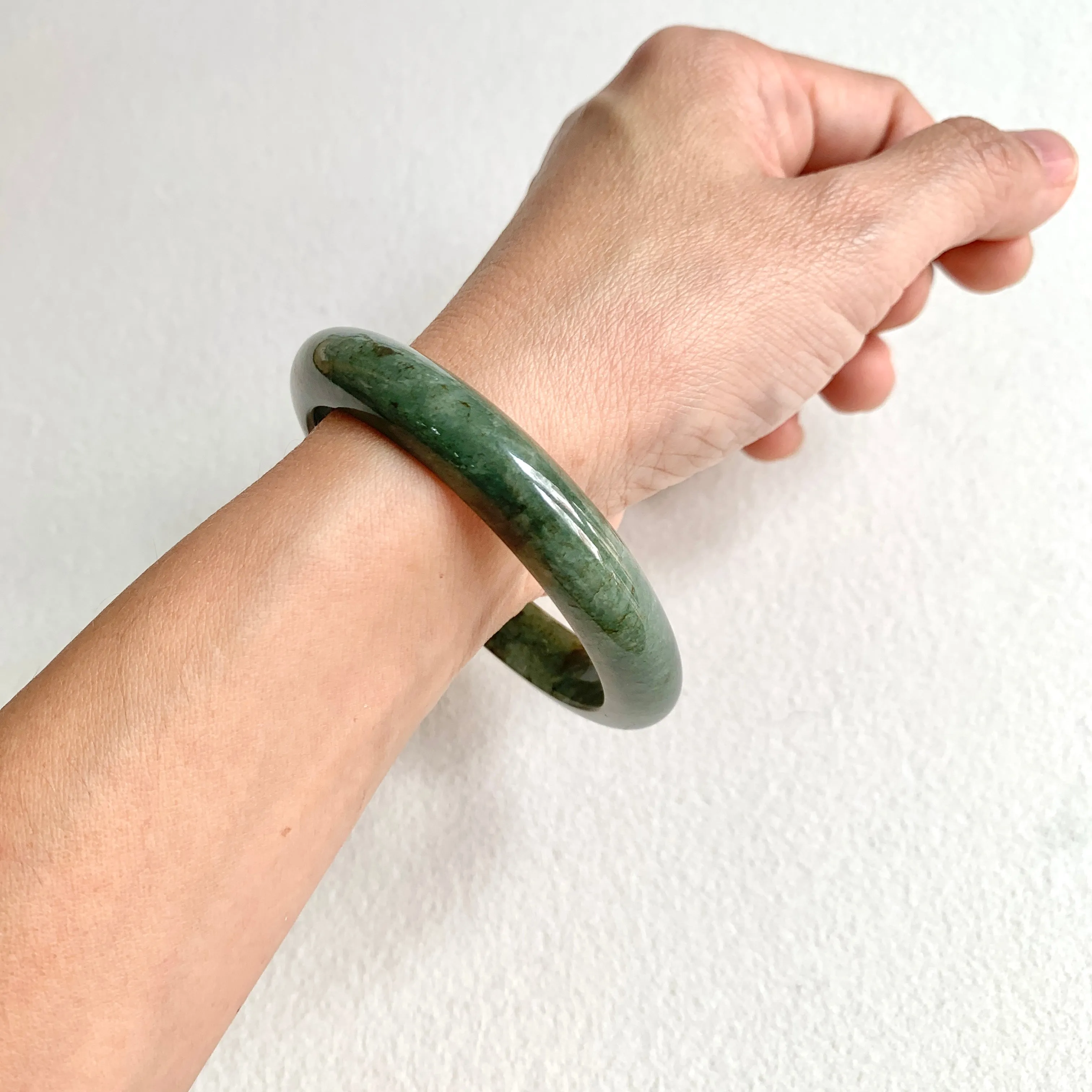 56.1mm A-Grade Natural Dark Green Modern Round Bangle No. 600158