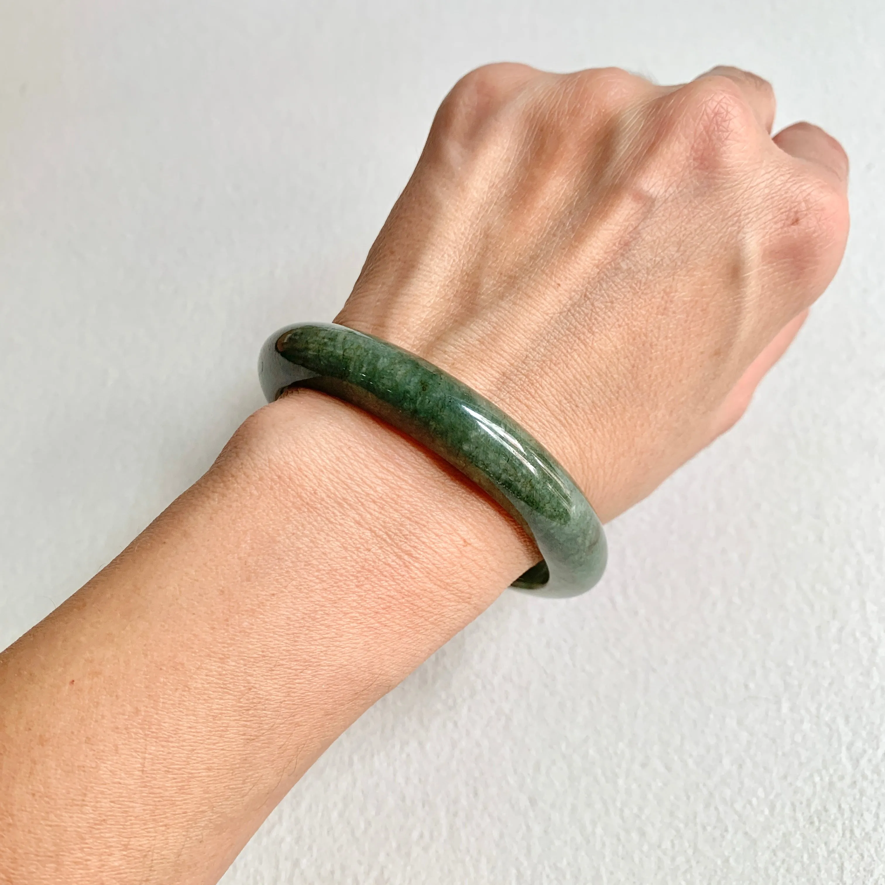56.1mm A-Grade Natural Dark Green Modern Round Bangle No. 600158