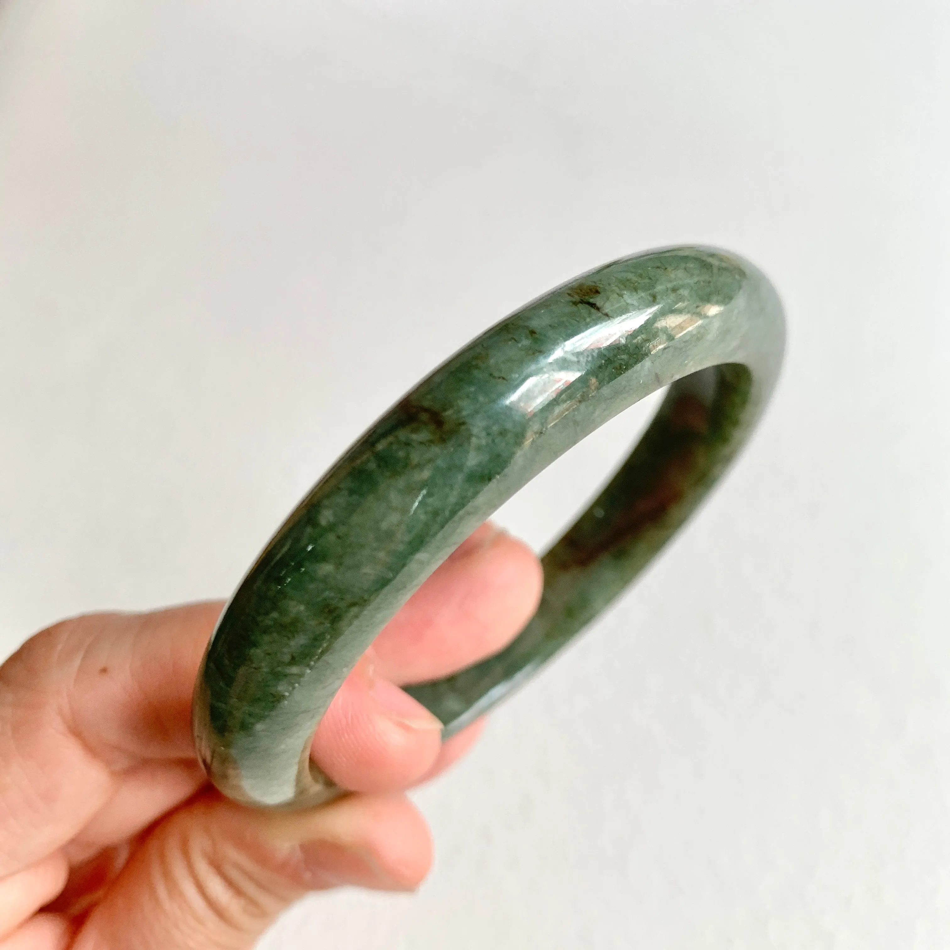 56.1mm A-Grade Natural Dark Green Modern Round Bangle No. 600158
