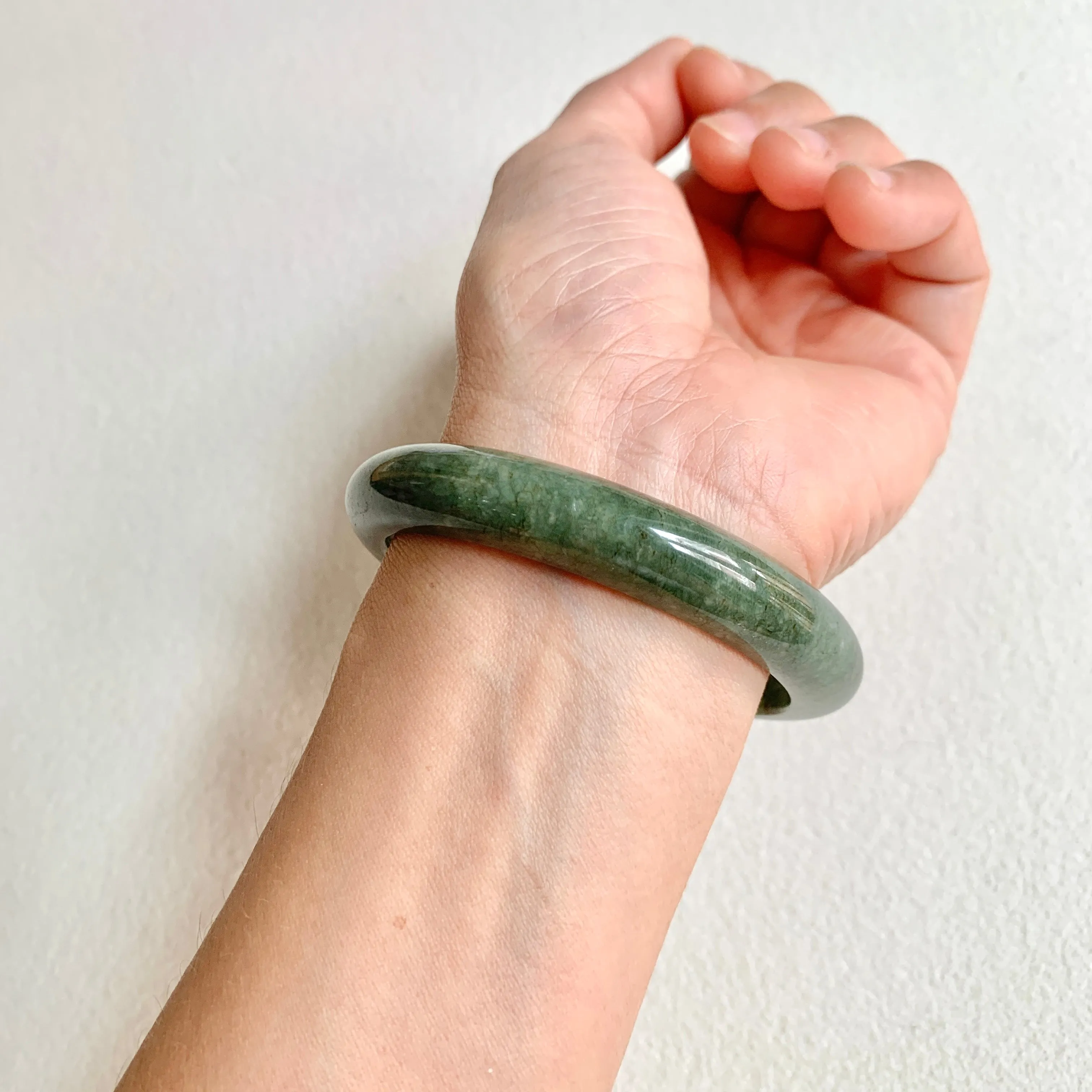 56.1mm A-Grade Natural Dark Green Modern Round Bangle No. 600158