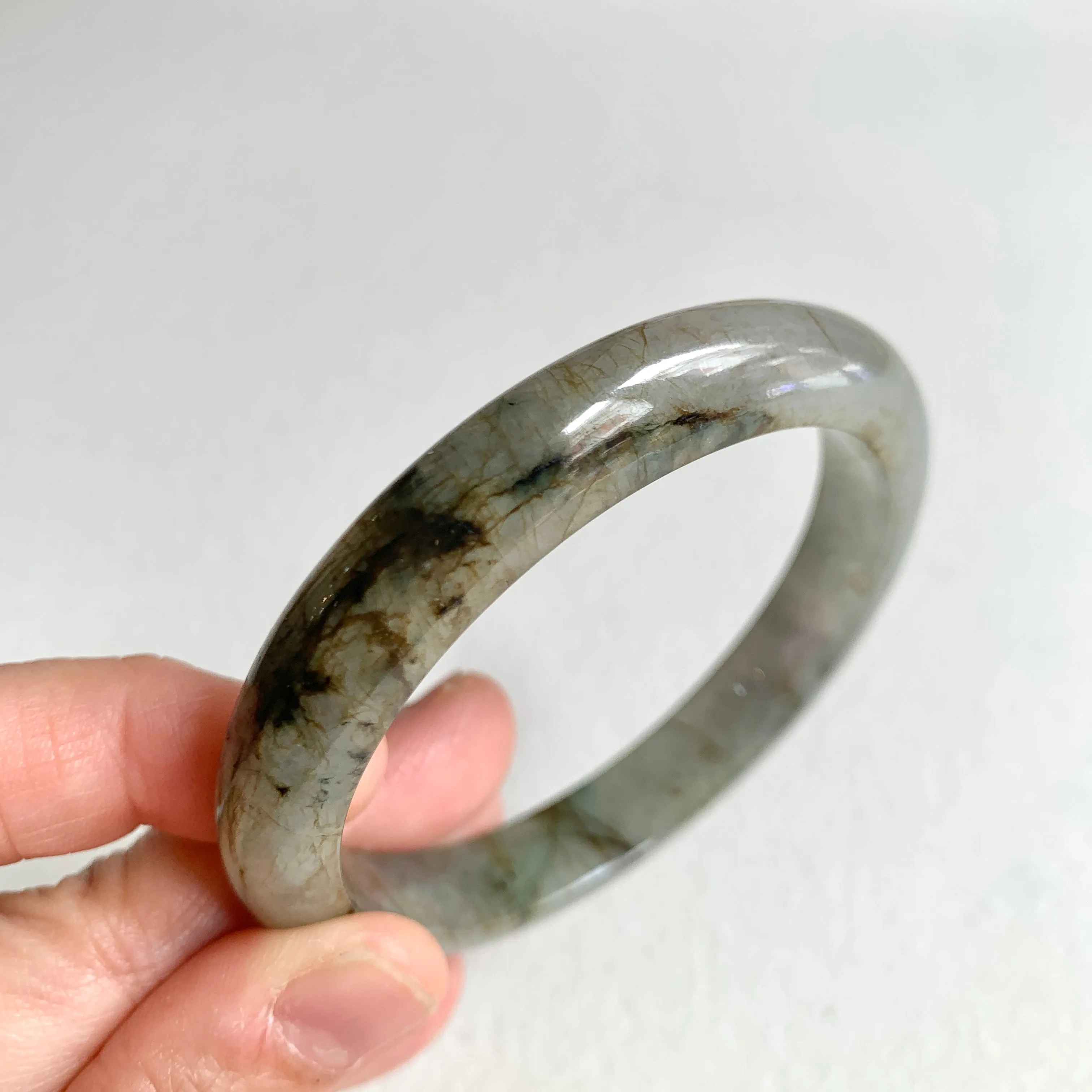 56.3mm A-Grade Natural Green Grey Modern Round Bangle No. 600121