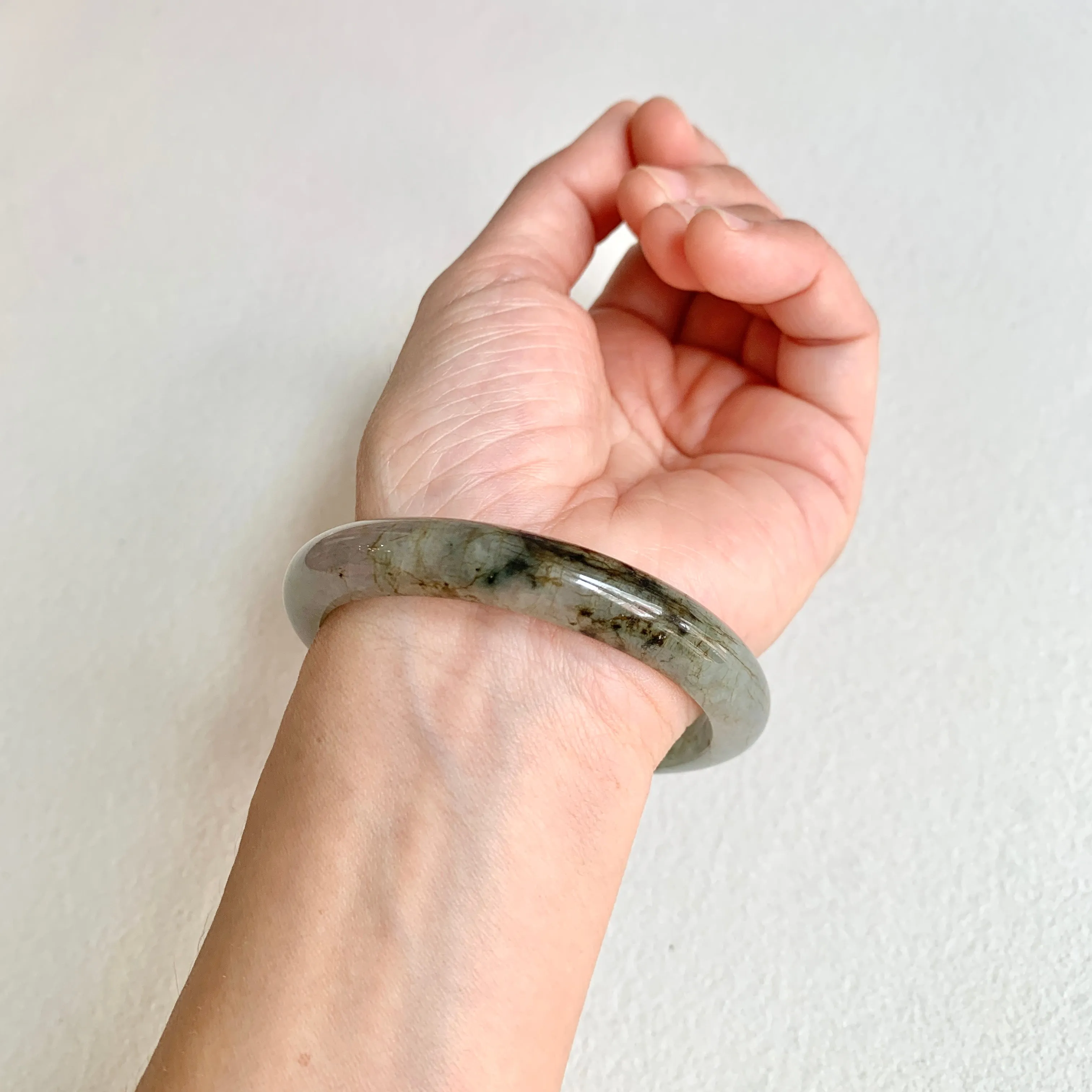 56.3mm A-Grade Natural Green Grey Modern Round Bangle No. 600121