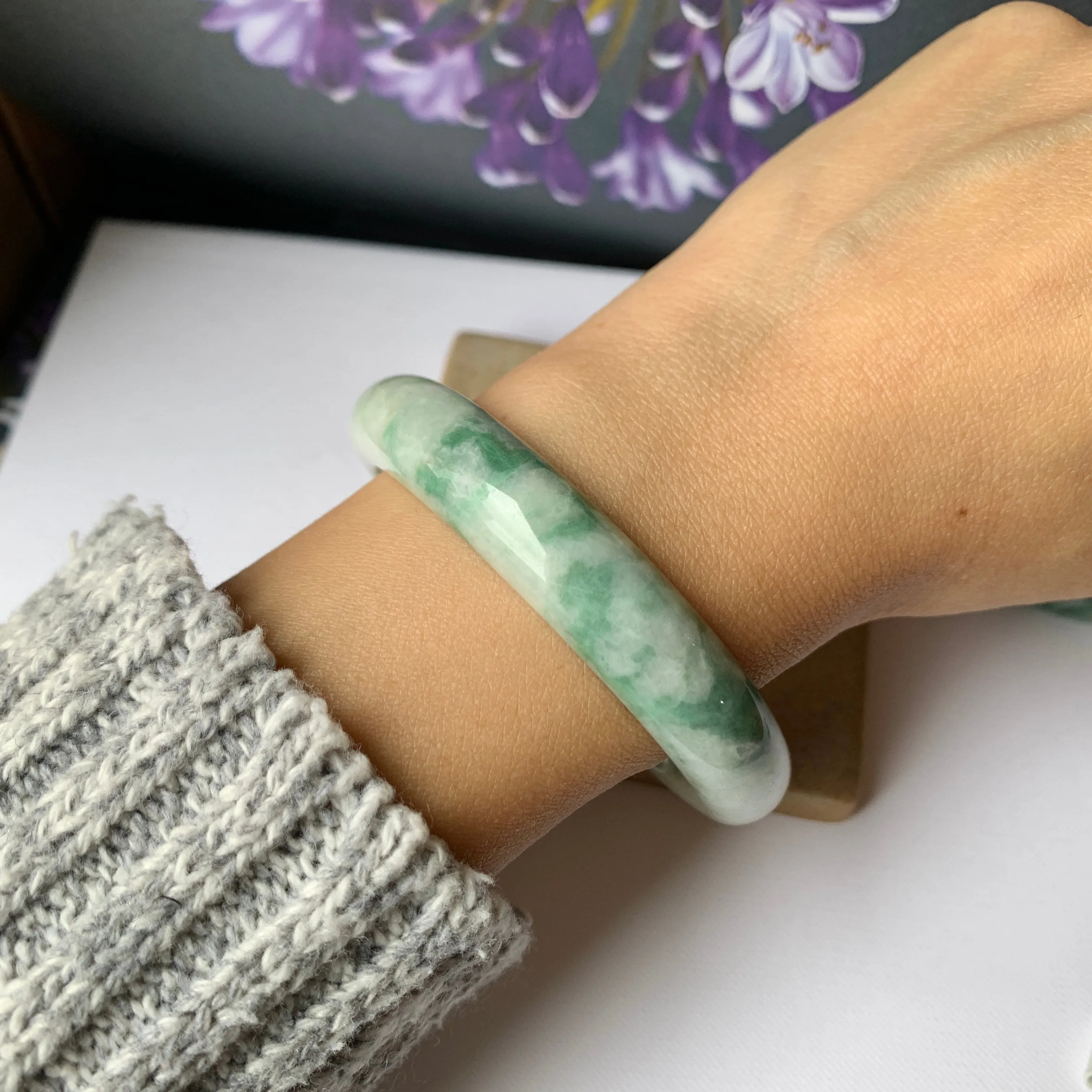 57.1mm A-Grade Natural Moss On Snow Floral Jadeite Modern Round Bangle No.151943