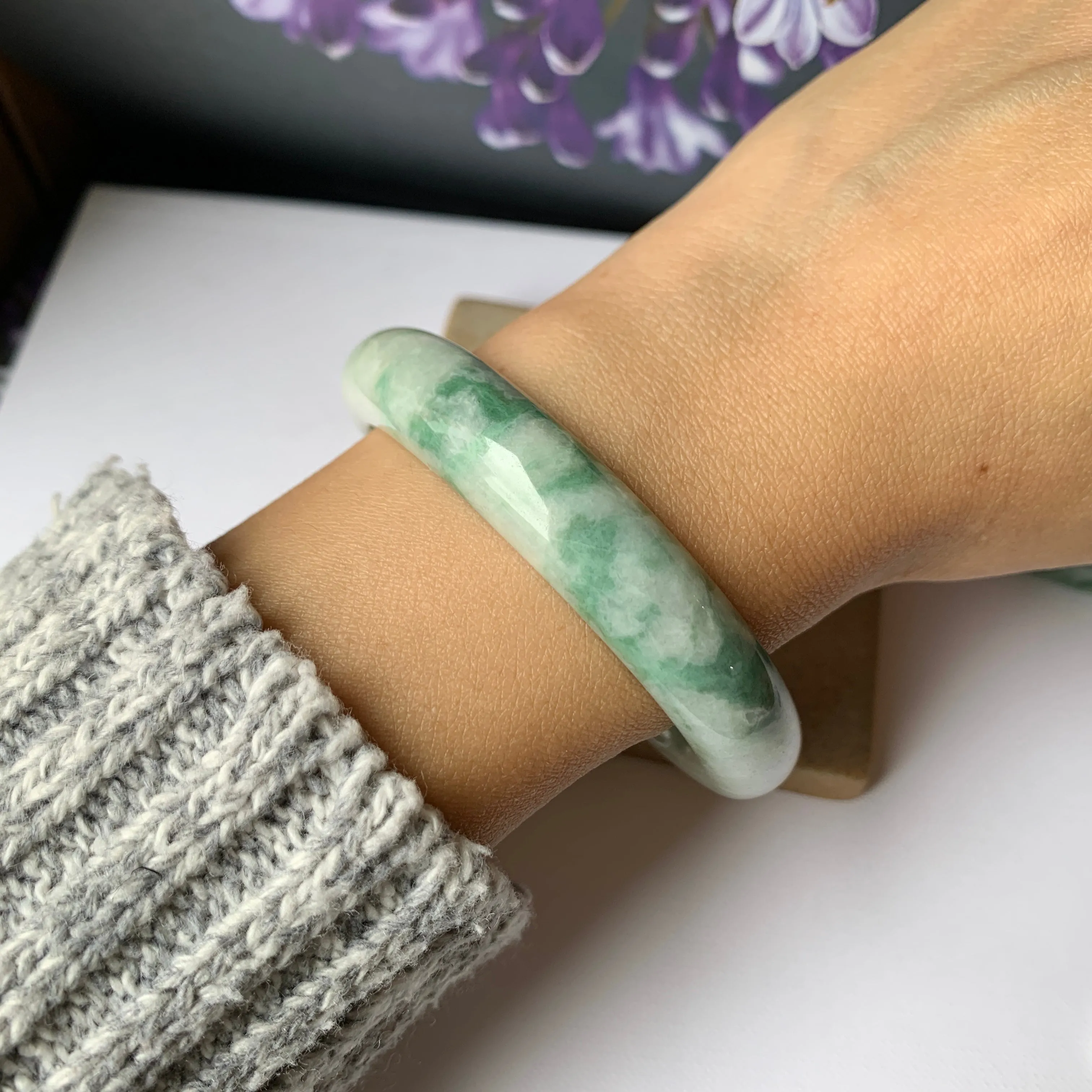 57.1mm A-Grade Natural Moss On Snow Floral Jadeite Modern Round Bangle No.151943