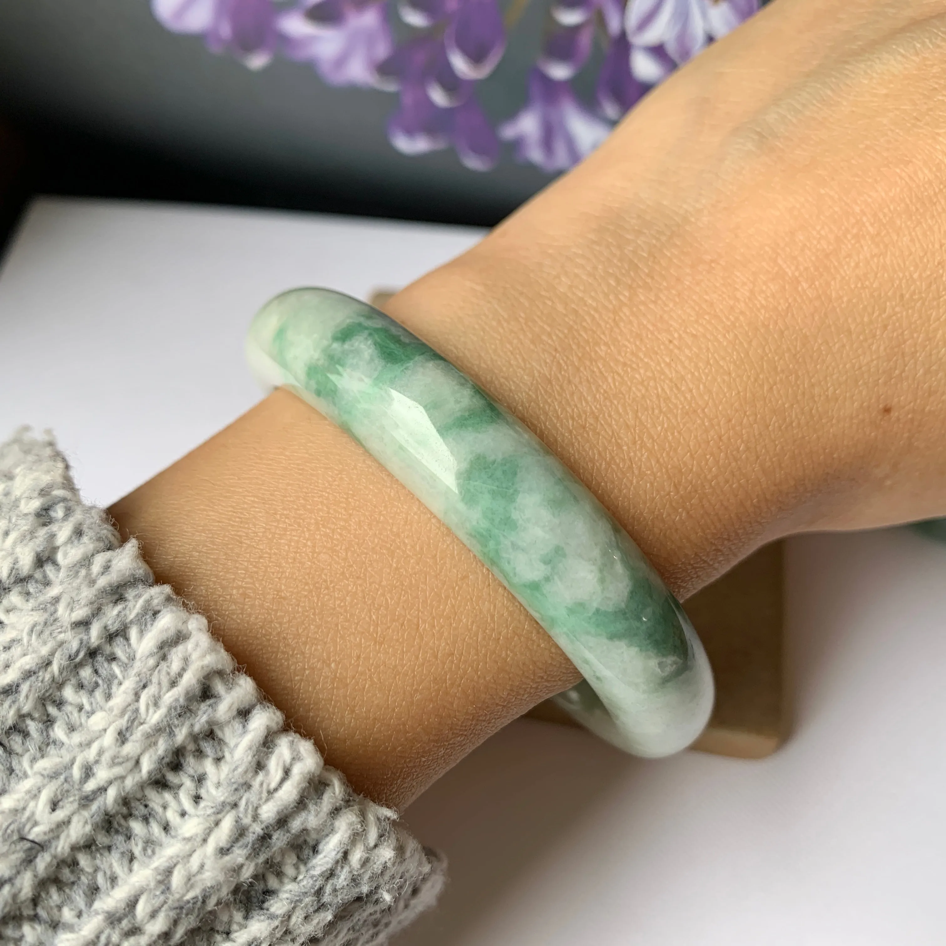 57.1mm A-Grade Natural Moss On Snow Floral Jadeite Modern Round Bangle No.151943