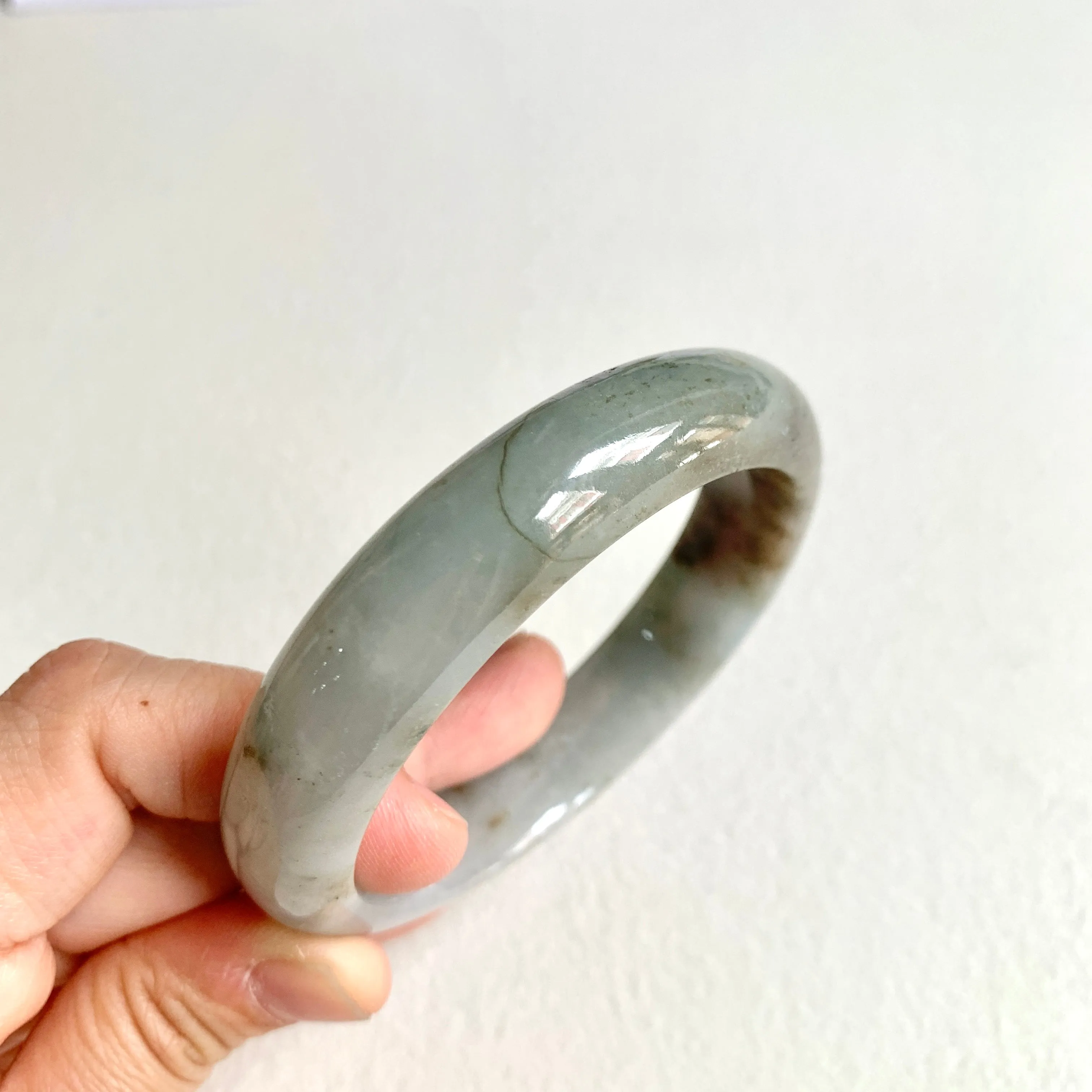 57.8mm A-Grade Natural Bluish Grey Modern Round Bangle No. 600157
