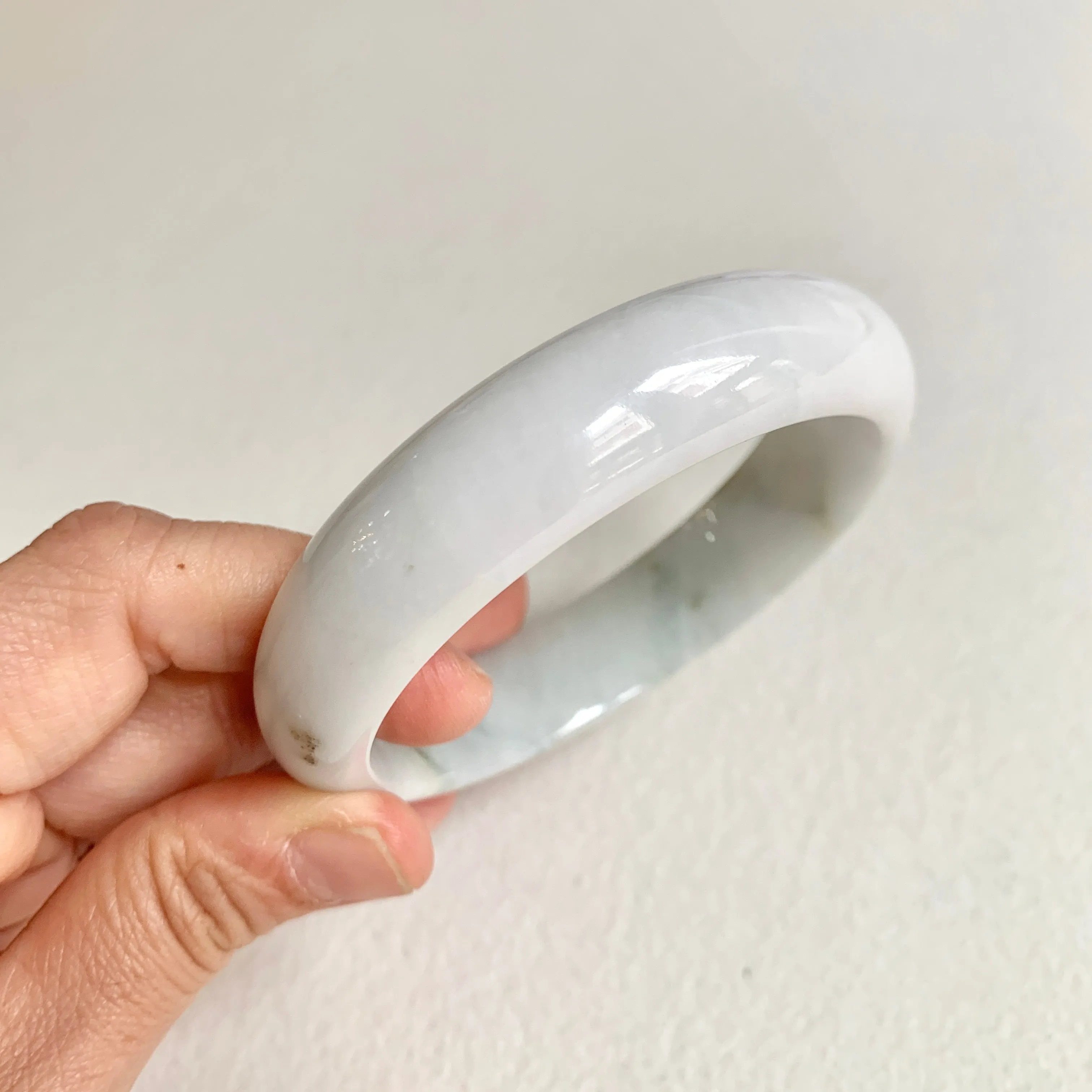 58.1mm A-Grade Natural White Green Modern Round Bangle No. 600145