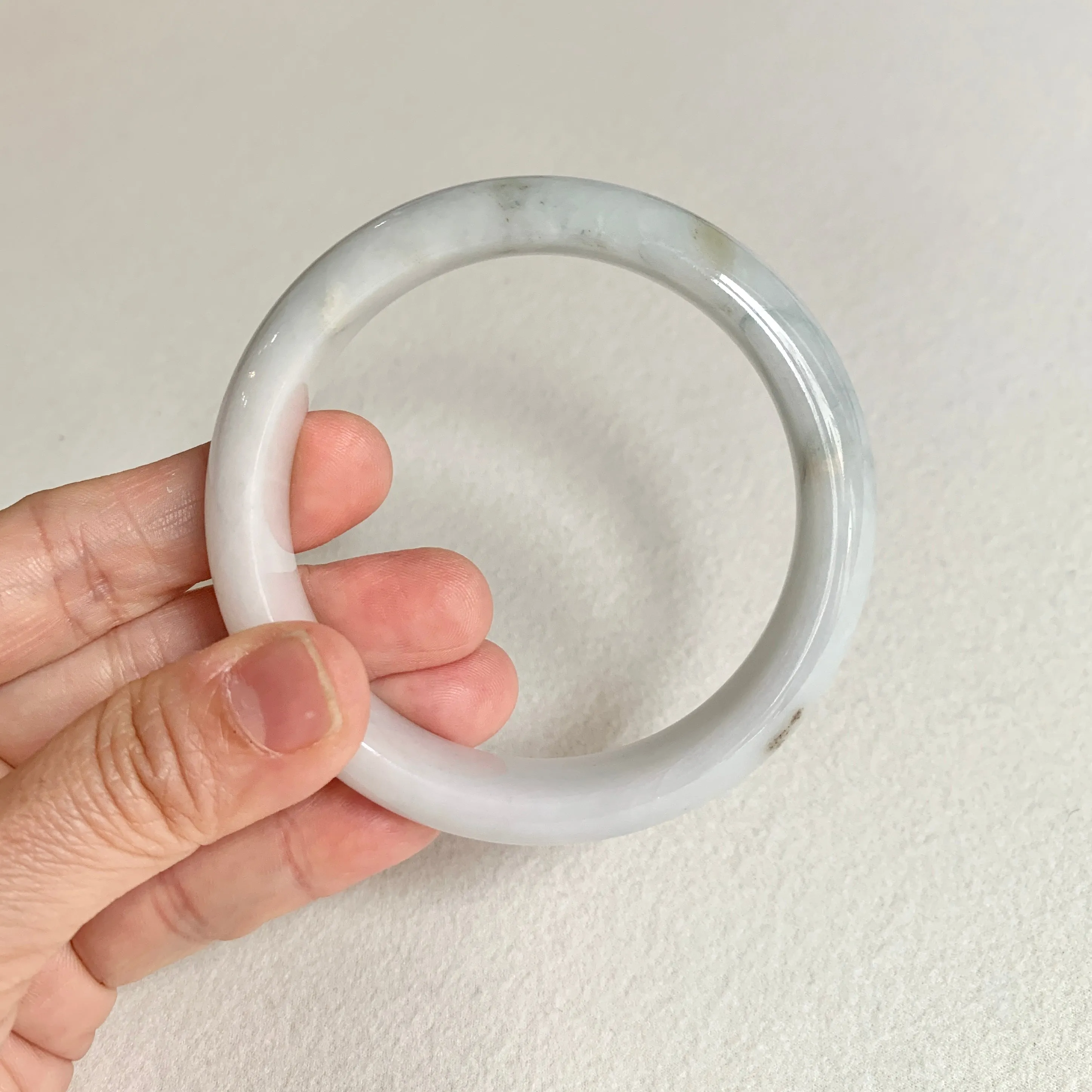 58.1mm A-Grade Natural White Green Modern Round Bangle No. 600145