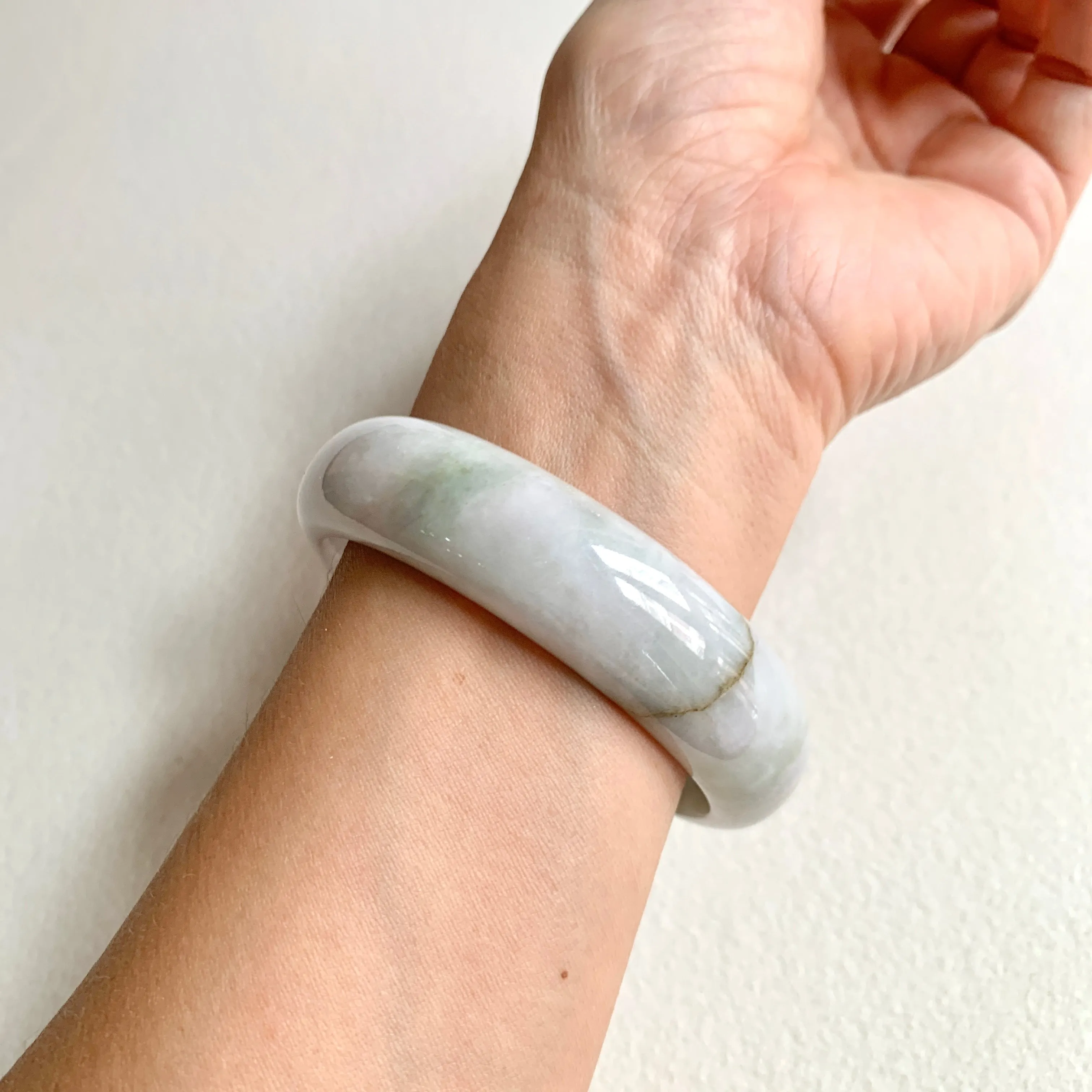 58.6mm A-Grade Natural Lavender Green Modern Round Bangle No. 600163