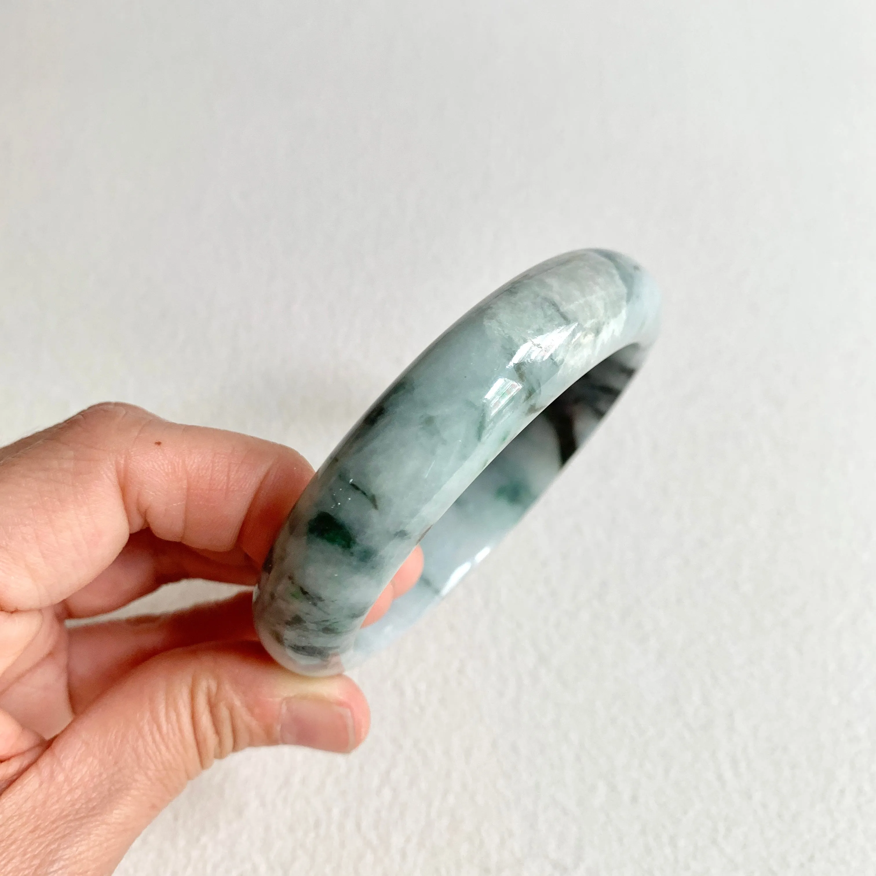 58mm A-Grade Natural Bluish Floral Round Bangle No. 600165
