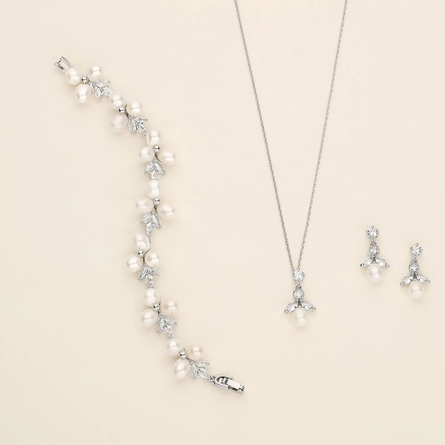 Abby Pearl Earrings