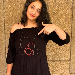 All Connect Wire Neckpiece