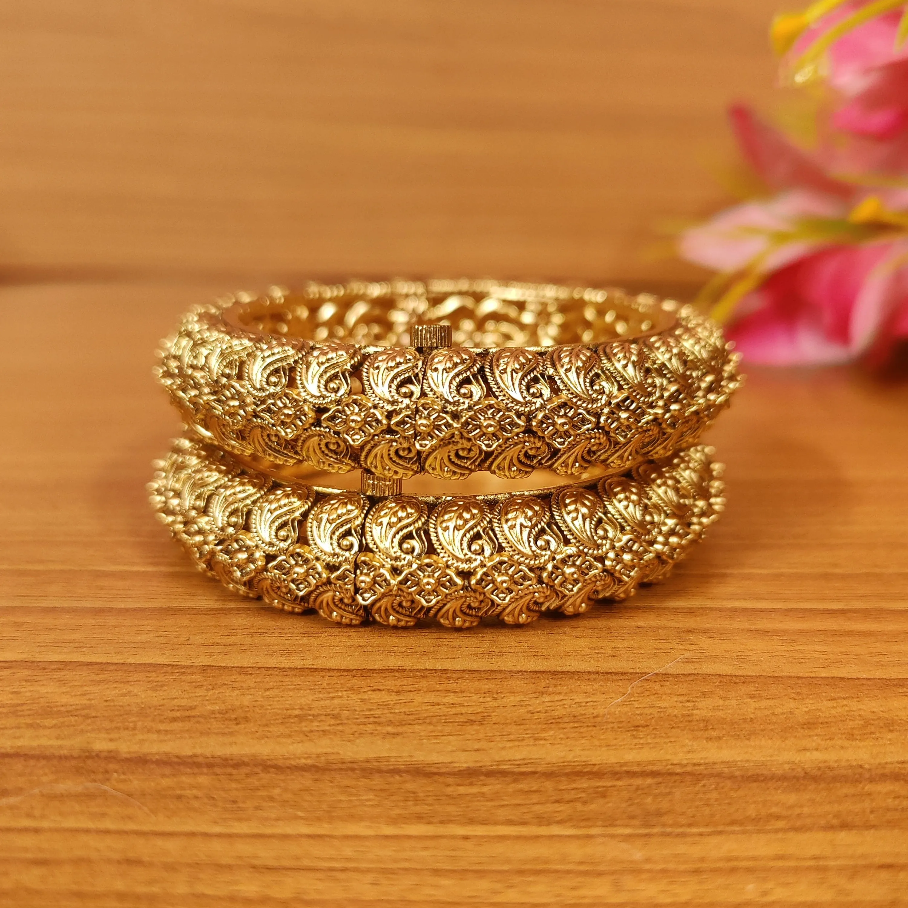 ANTIQUE GOLD PLATED PAISLEY OPENABLE BANGLES