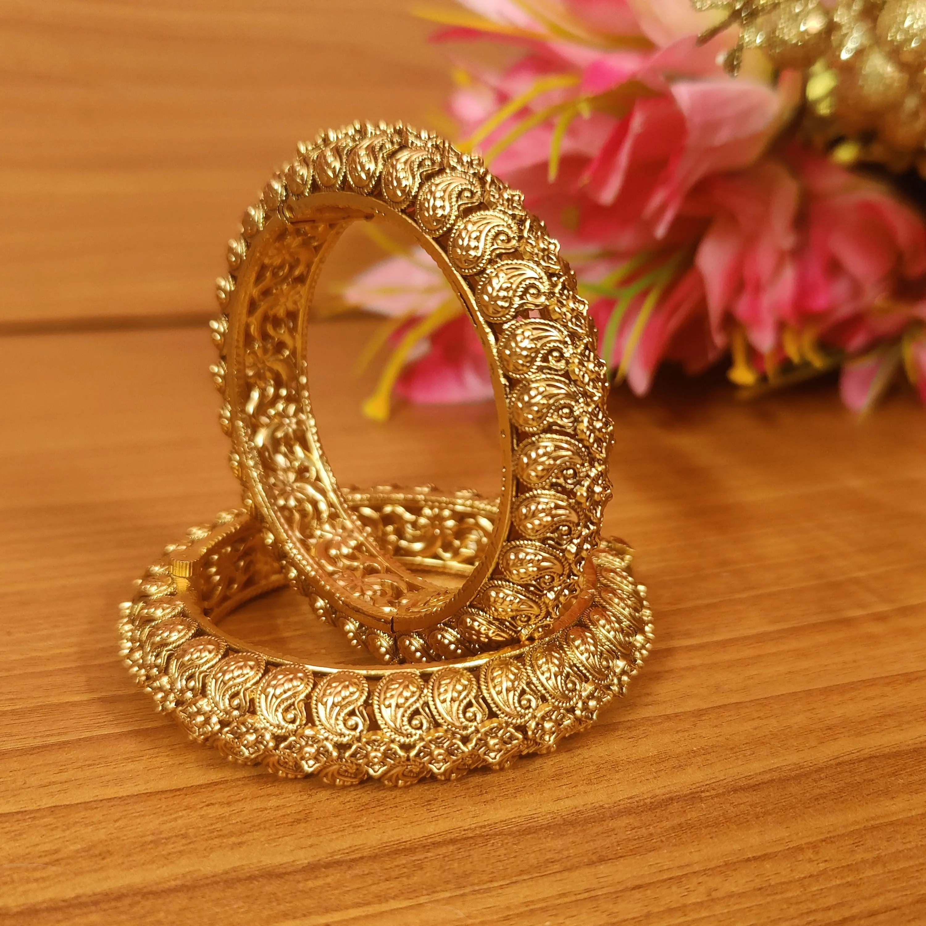 ANTIQUE GOLD PLATED PAISLEY OPENABLE BANGLES