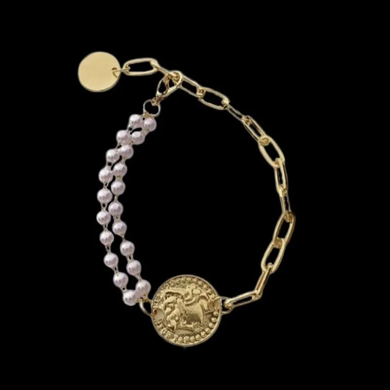 Bracelet for Women Head Portrait Pearl Bracelet Retro Simple Bracelet Fashion Geometric Pendant Jewelry Accessories Wholesale