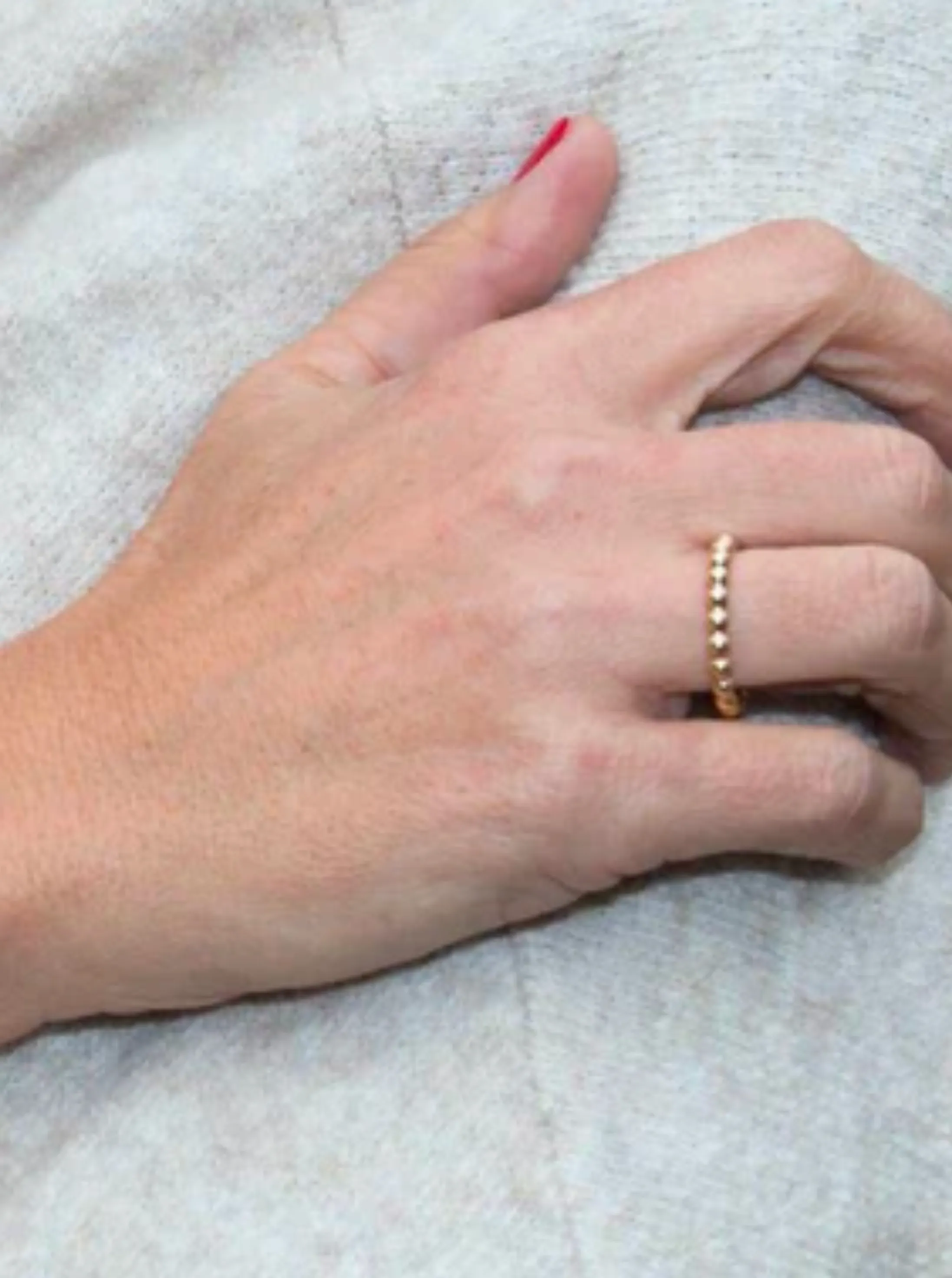 Classic Gold 2mm Bead Ring Size 6 [RCLBE2G6]