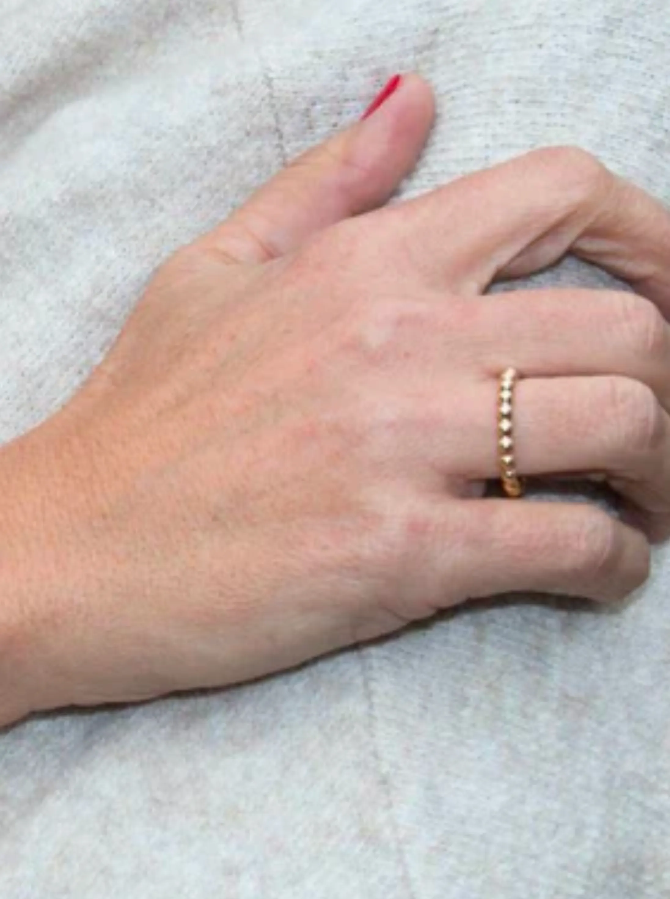 Classic Gold 2MM Bead Ring Size 8 [RCLBE2G8]