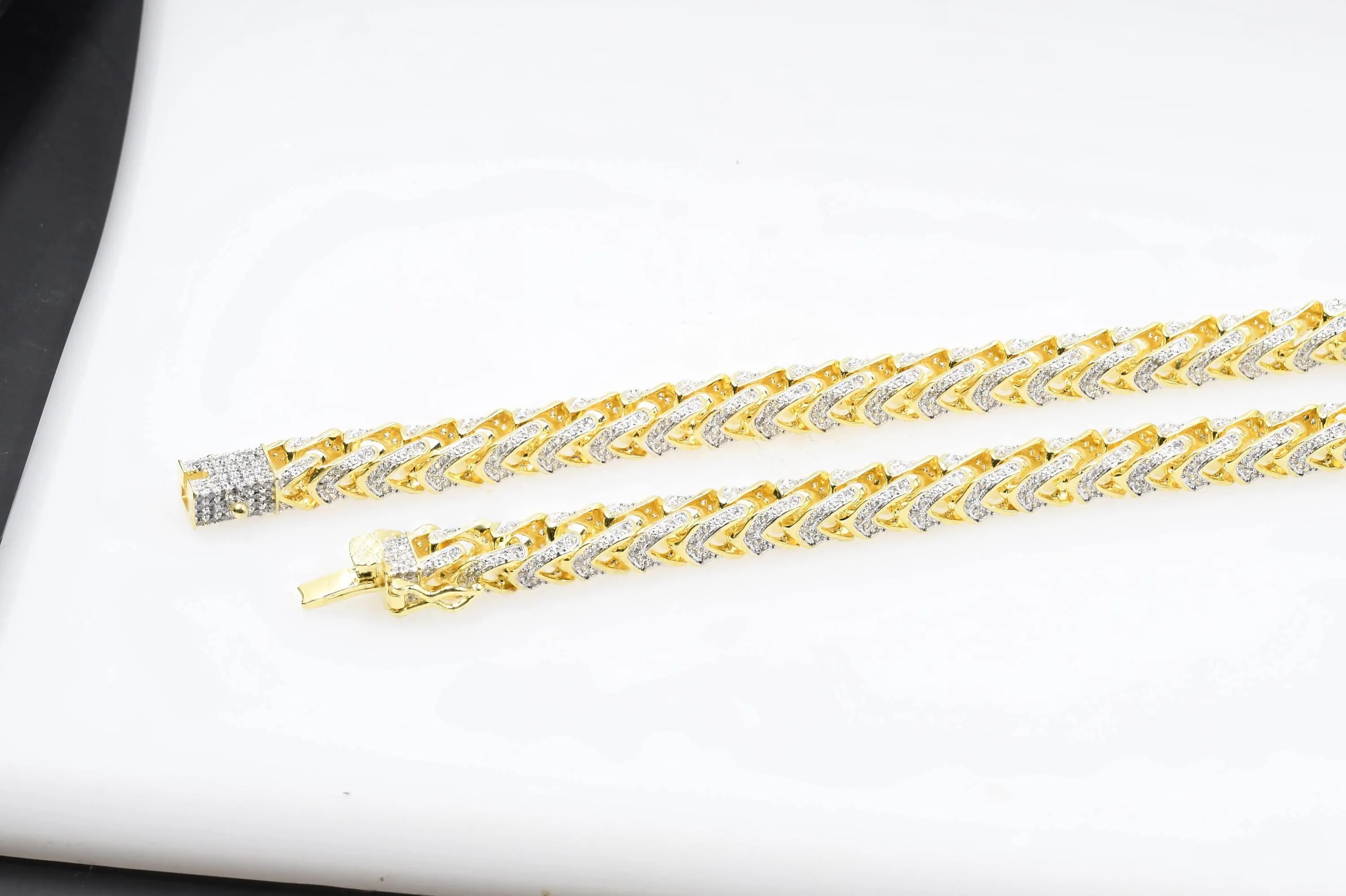Effervescent CZ Chain