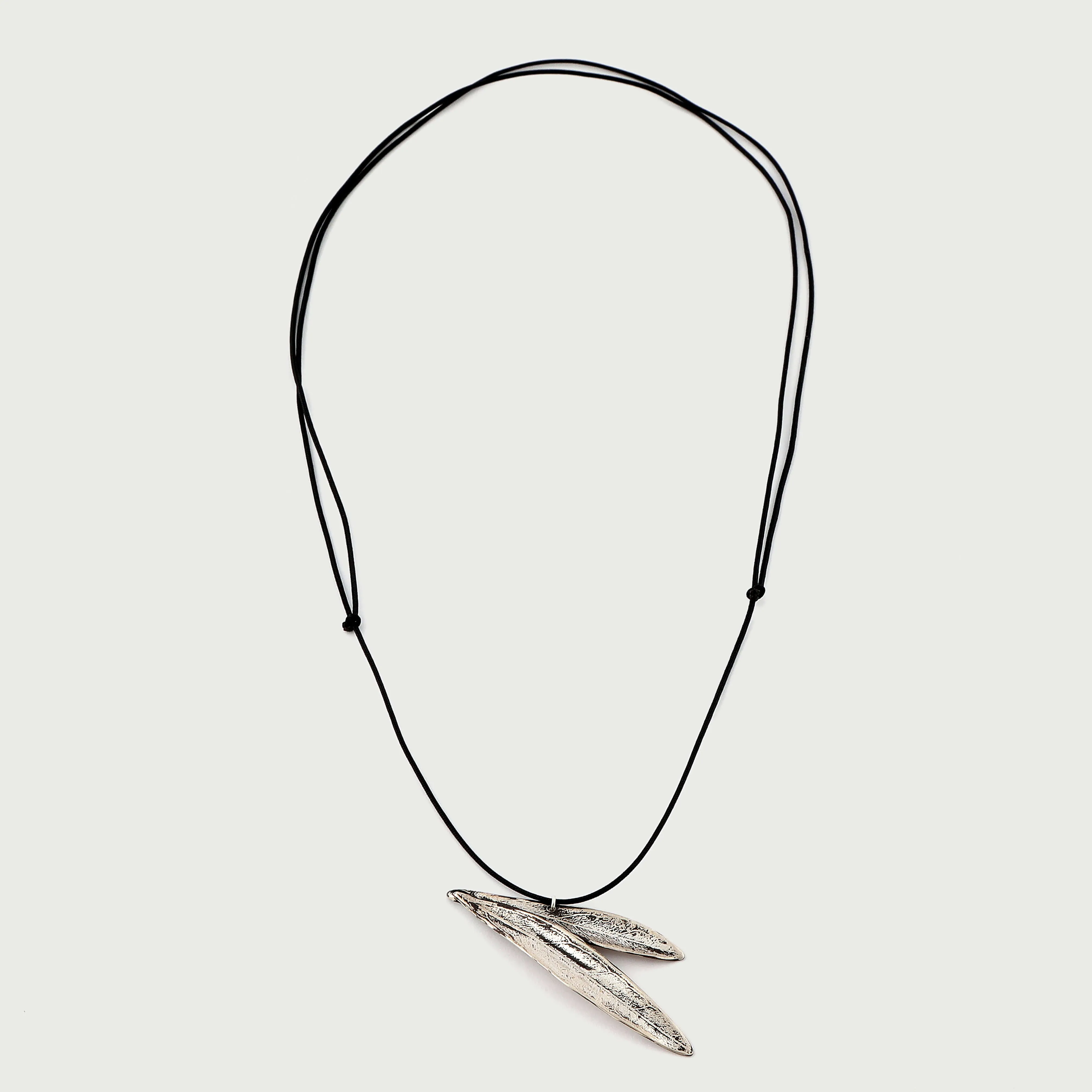 Eirini - Olive leaves - casual necklace - silver 925 - black oxidation