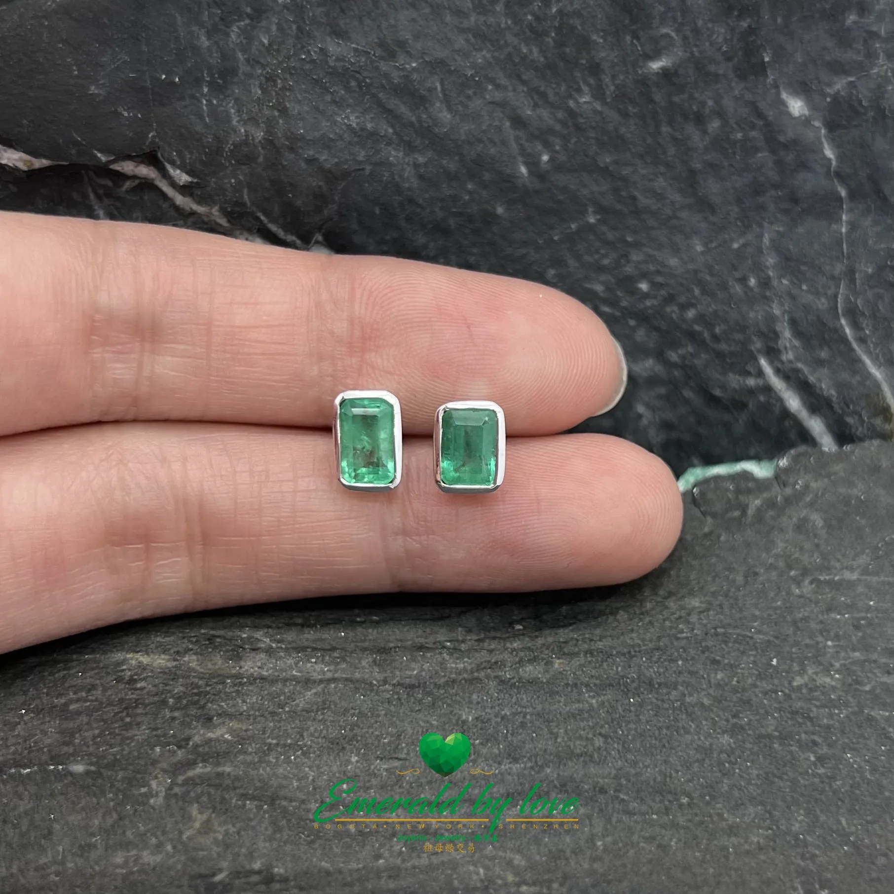 Exquisite Craftsmanship and Timeless Beauty Emerald Yellow Gold Earrings: 1.54 TCW