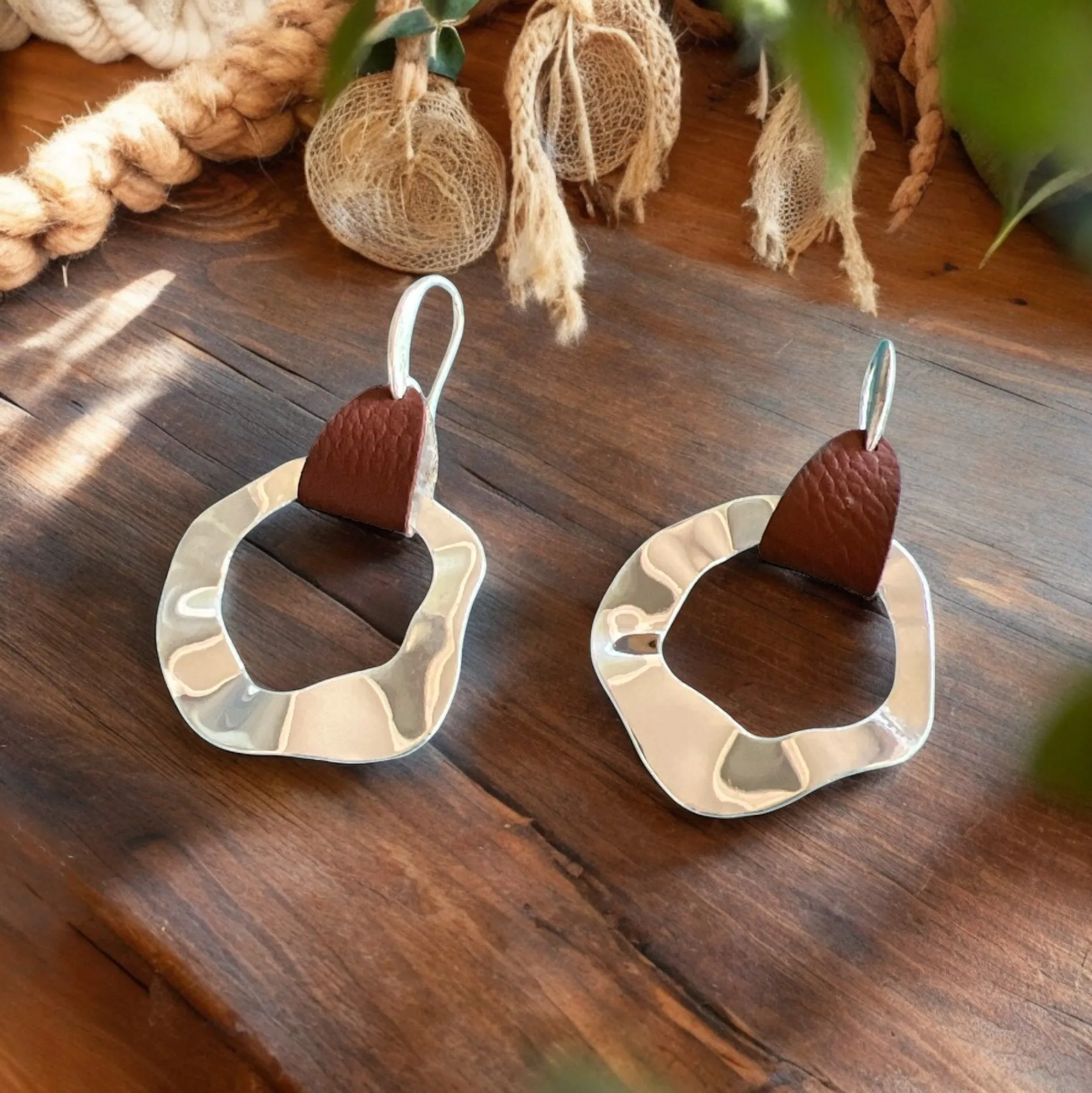 Geometric Swirl Silver & Leather Earrings: Modern & Stylish Accessories