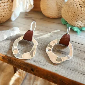Geometric Swirl Silver & Leather Earrings: Modern & Stylish Accessories