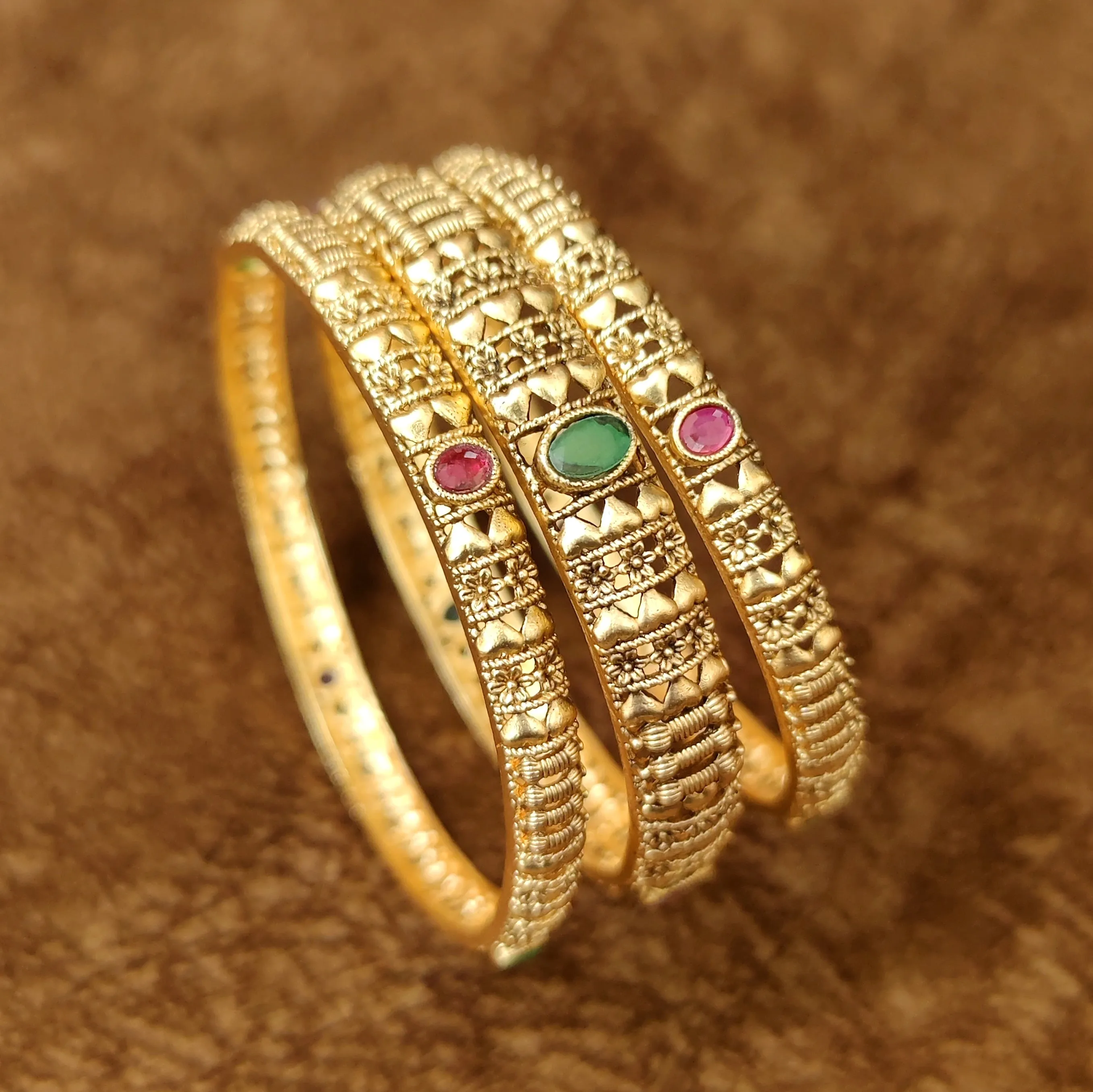 GOLD PATTERN RUBY & EMERALD SET OF 6 BANGLES