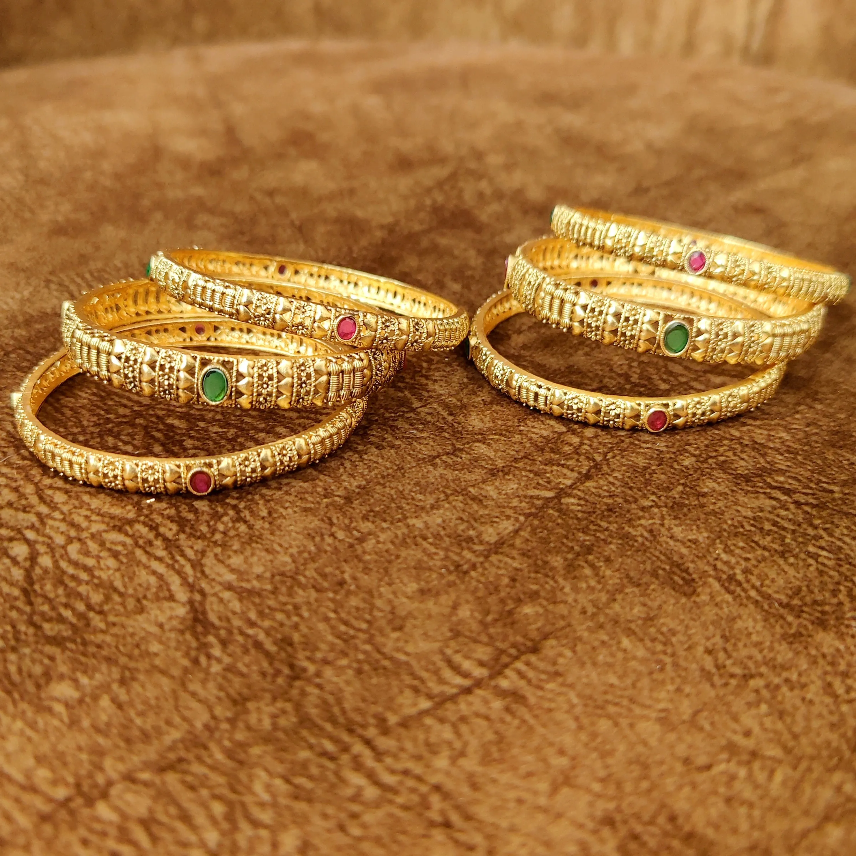 GOLD PATTERN RUBY & EMERALD SET OF 6 BANGLES