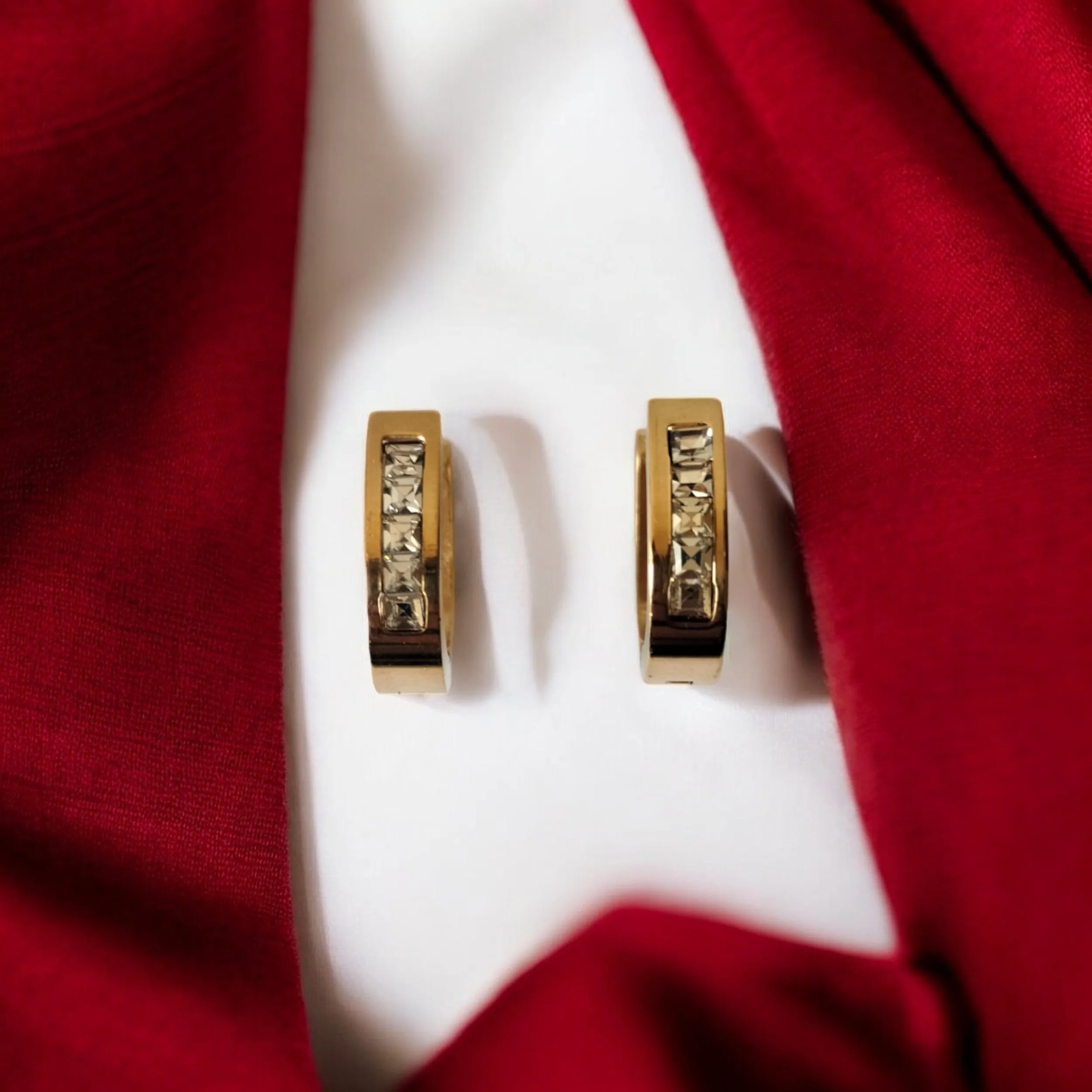 Jewelestia Golden Elegance Hoop Earrings