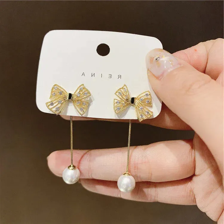 Lady Glams Elevate Your Style with the 2024 New Fashion Trend Pearl Leaf Tassel Earrings