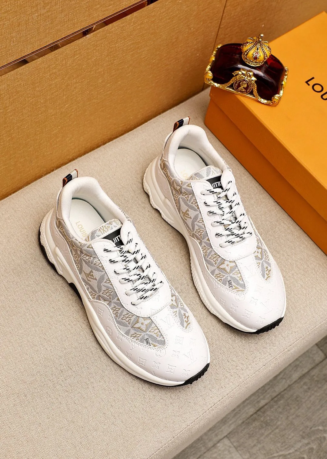 LV MEN'S CASUAL SPORTS SHOE MODEL WHITE