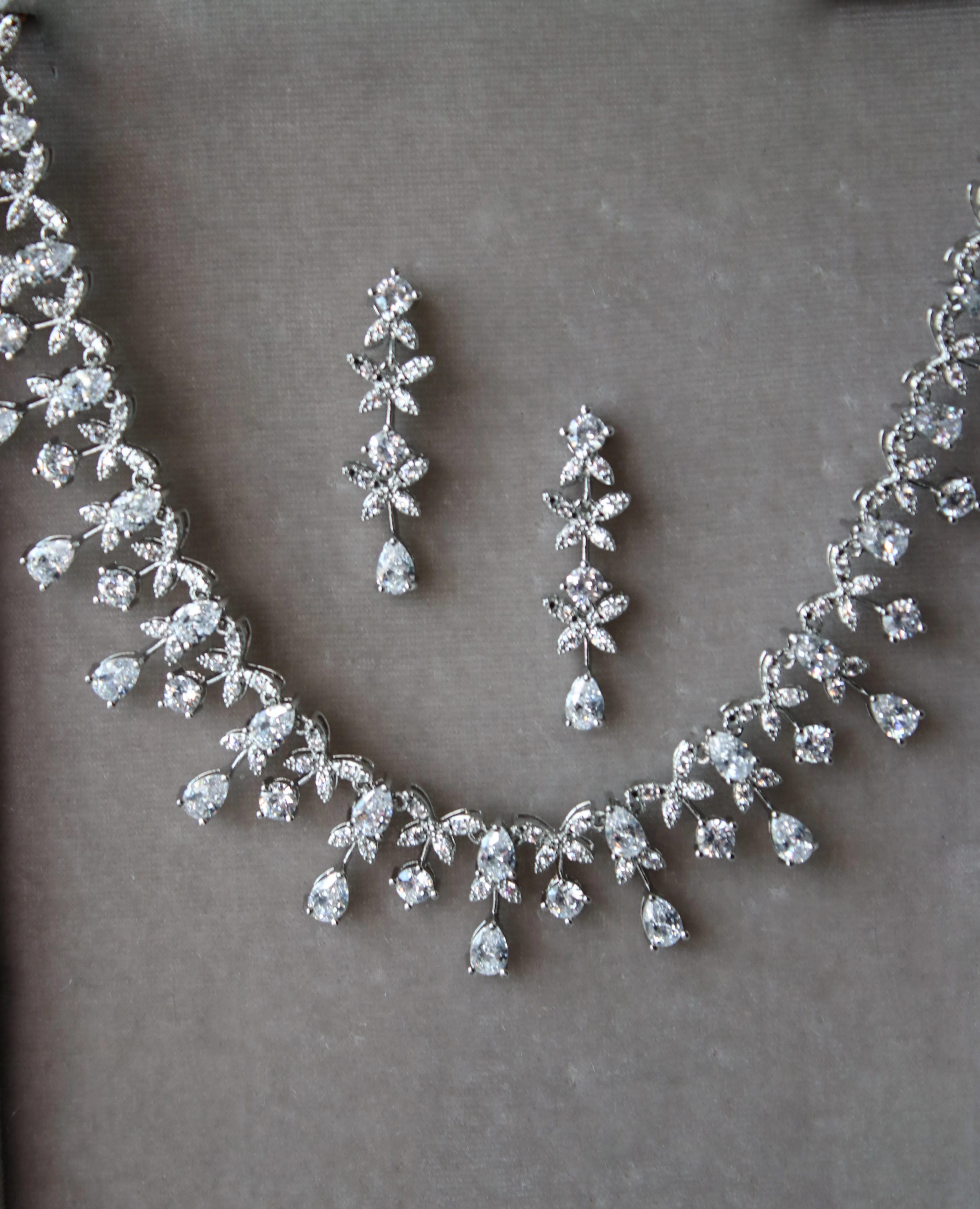 ROBINA Simulated Diamond Necklace and Earrings Set