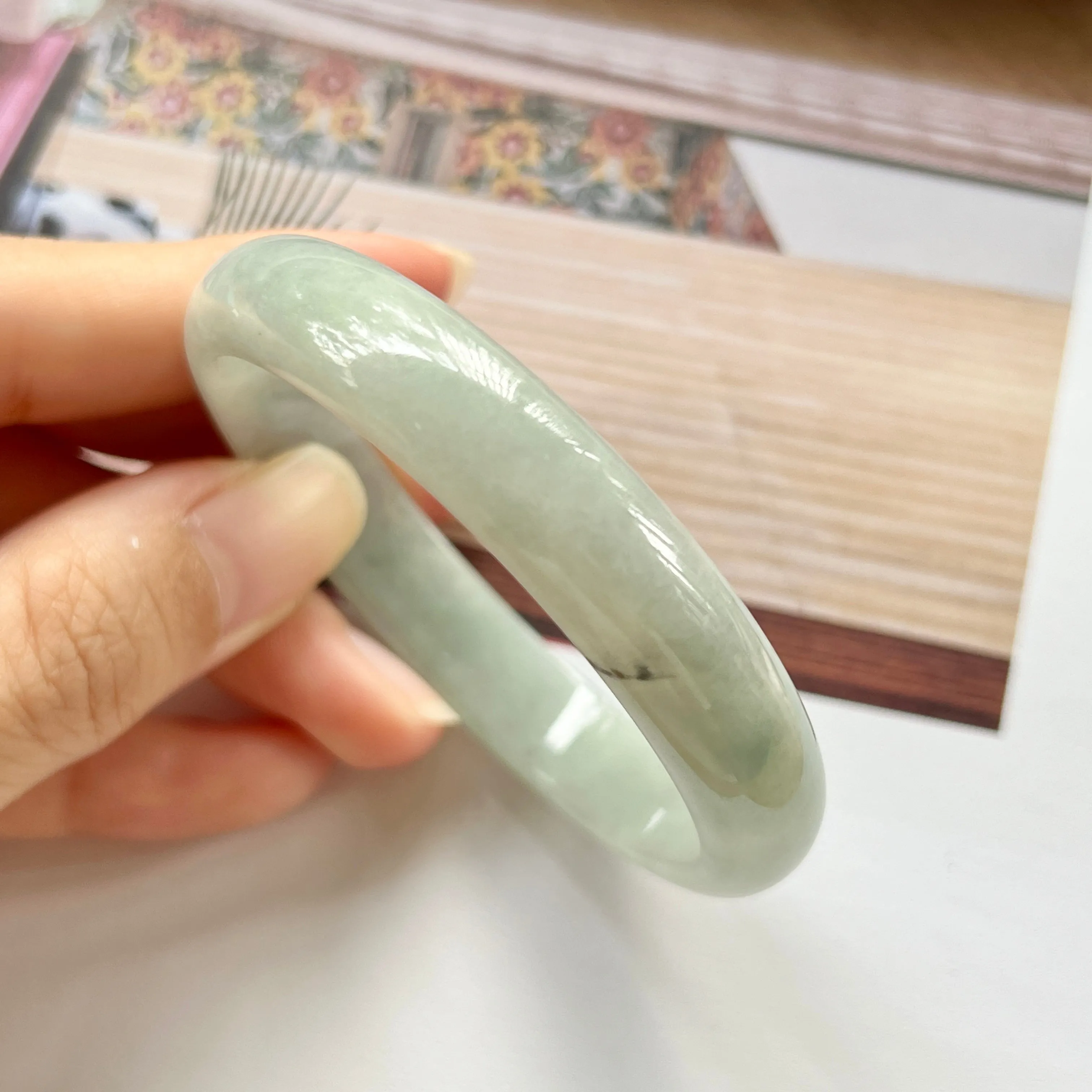 SOLD OUT: 52.9mm A-Grade Natural Light Green Jadeite Modern Round Bangle No.330076