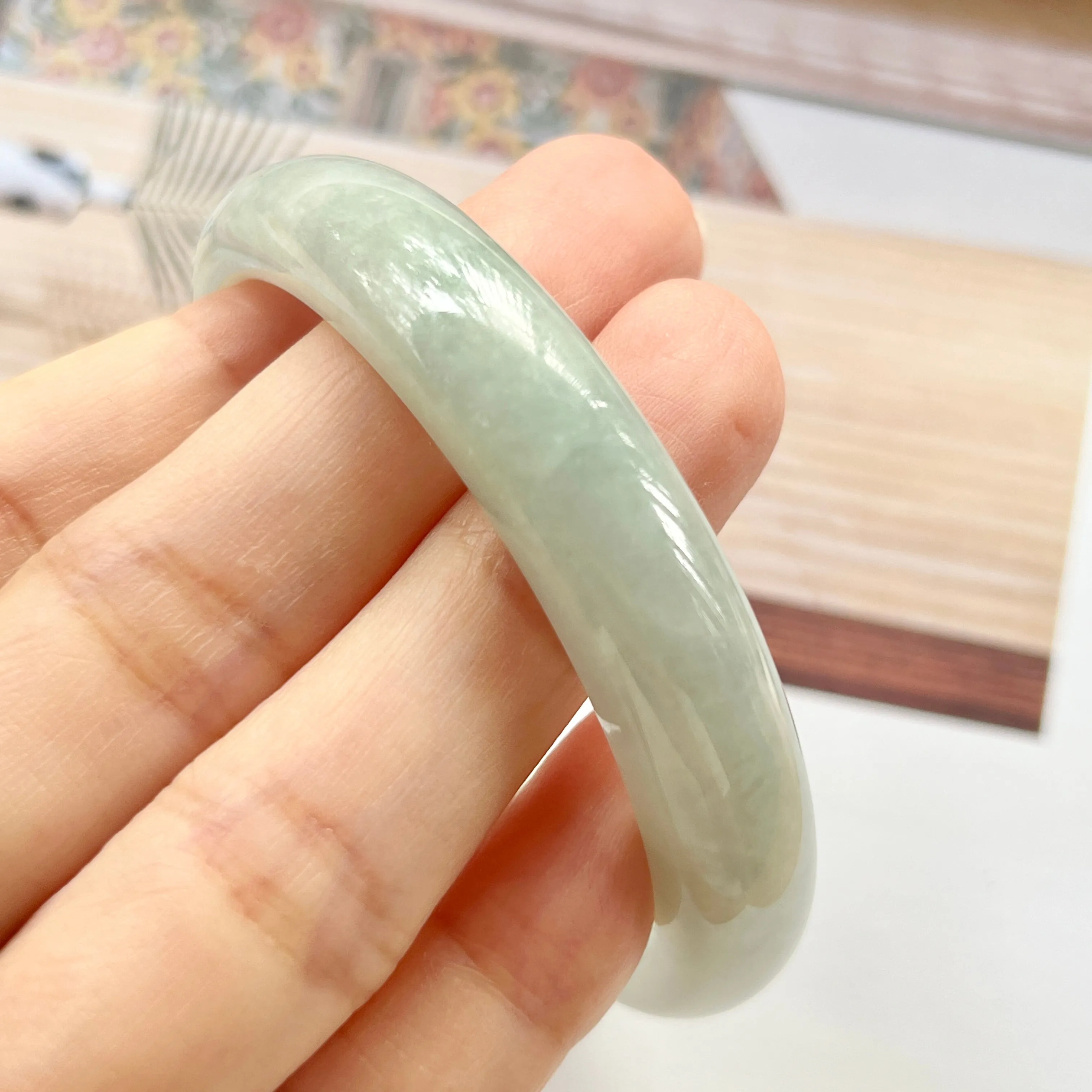 SOLD OUT: 52.9mm A-Grade Natural Light Green Jadeite Modern Round Bangle No.330076