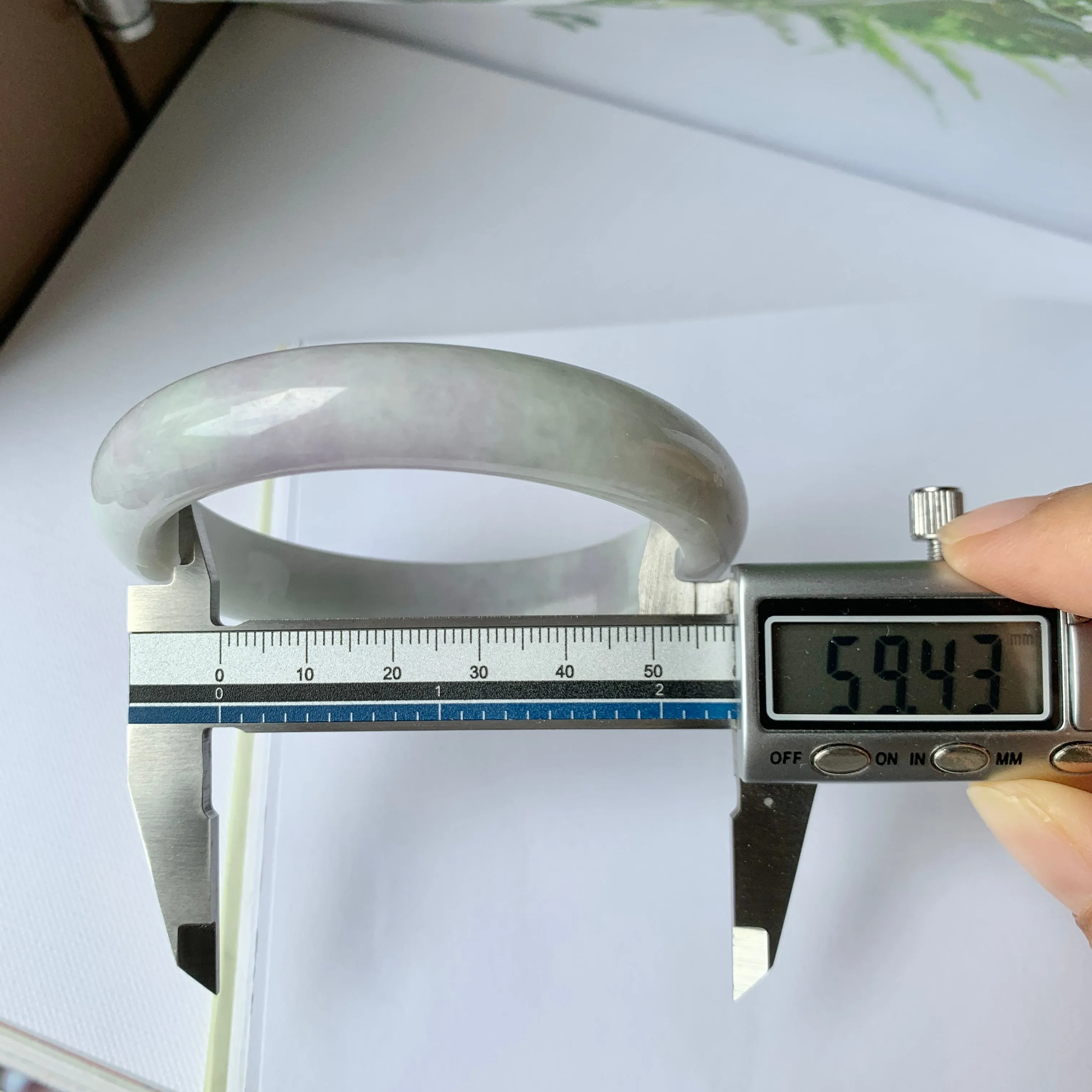 SOLD OUT: 59.4mm A-Grade Natural Lavender Green Jadeite Modern Round Bangle No.151940
