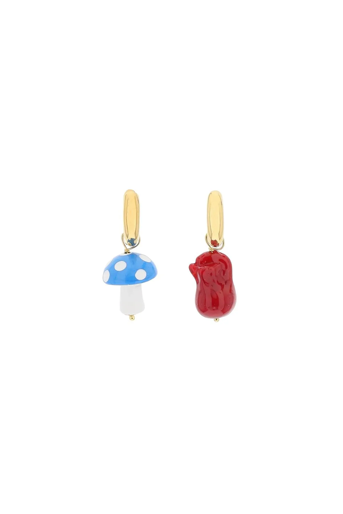 Timeless pearly earrings with charms
